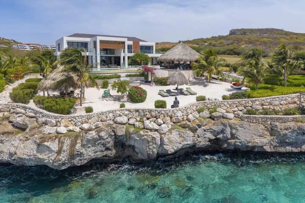 Exclusive Oceanfront Villa in Bleu Bay