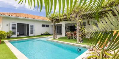3-bedroom house in Blue Bay