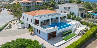 4-bedroom house in Blue Bay