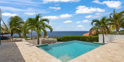 4-bedroom house in Blue Bay